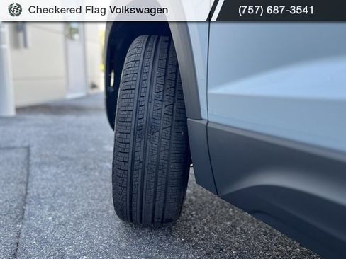 New 2025 Volkswagen Taos SE image 15