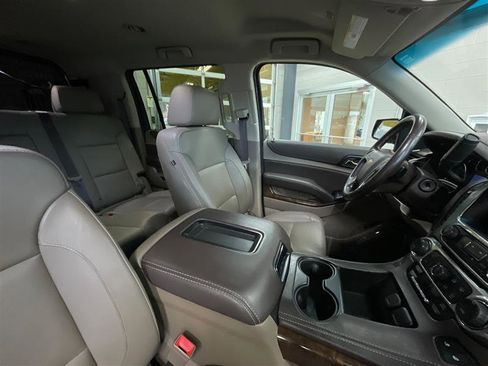 Used 2020 Chevrolet Suburban LT image 28