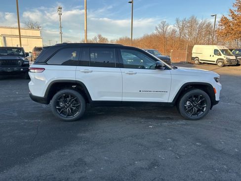 New 2025 Jeep Grand Cherokee Limited image 2