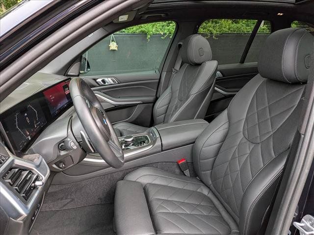 Used 2025 BMW X5 xDrive40i w/ M Sport Package AWD/4WD image 29
