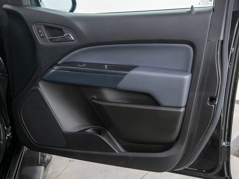 Used 2022 Chevrolet Colorado Z71 w/ Z71 Midnight Edition AWD/4WD image 9