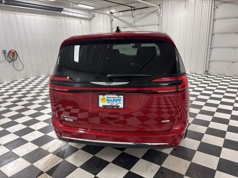 Used 2026 Chrysler Pacifica Select AWD/4WD image 4