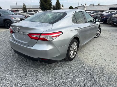 Used 2018 Toyota Camry LE FWD image 4