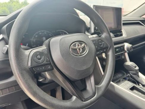 Used 2023 Toyota RAV4 XLE w/ Convenience Package FWD image 11