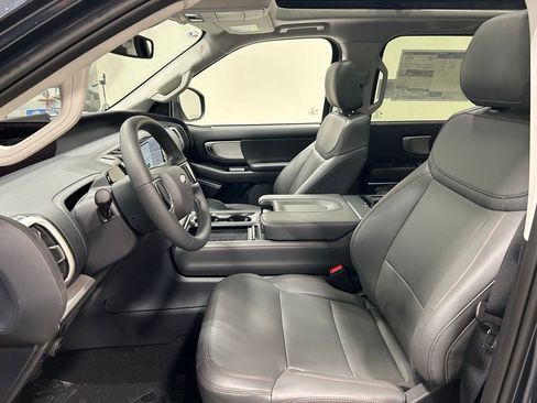 New 2025 Ford Expedition Max Active image 9