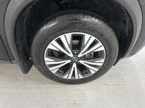 Used 2023 Nissan Rogue SV image 9