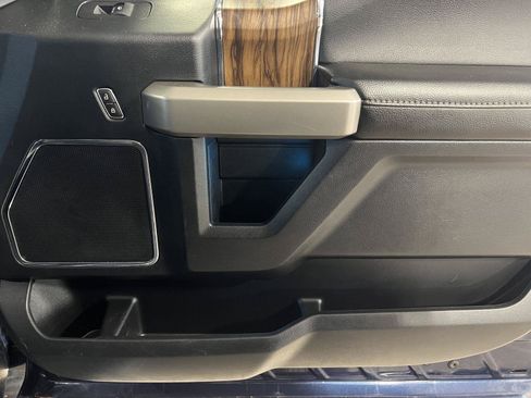 Used 2019 Ford F150 Lariat w/ Equipment Group 502A Luxury AWD/4WD image 19