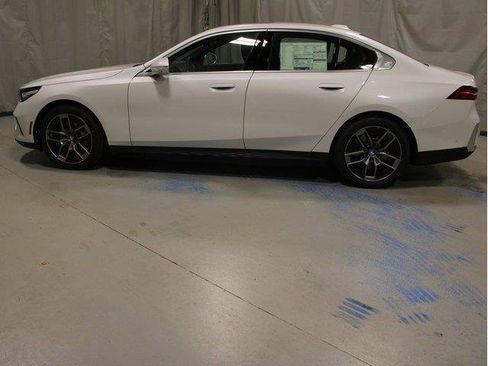 Used 2026 BMW i5 eDrive40 AWD/4WD image 11