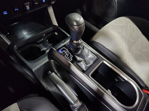 Used 2020 Toyota Tacoma TRD Sport w/ Technology Package image 39