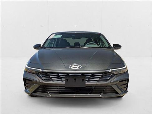 New 2025 Hyundai Elantra SEL image 6