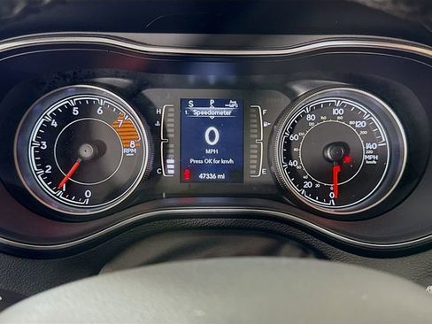 Used 2019 Jeep Cherokee Latitude Plus w/ Cold Weather Group AWD/4WD image 12