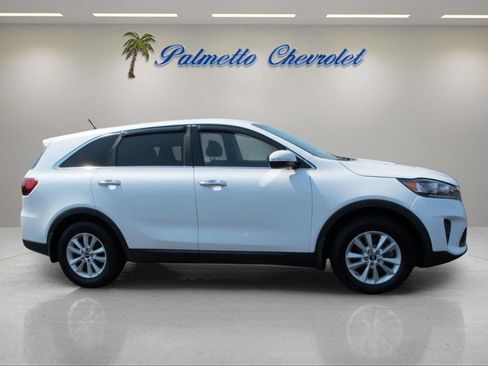 Used 2020 Kia Sorento LX FWD image 2