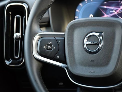 Certified 2025 Volvo XC40 B5 Core image 21