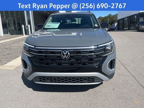 New 2026 Volkswagen Atlas Peak Edition image 2
