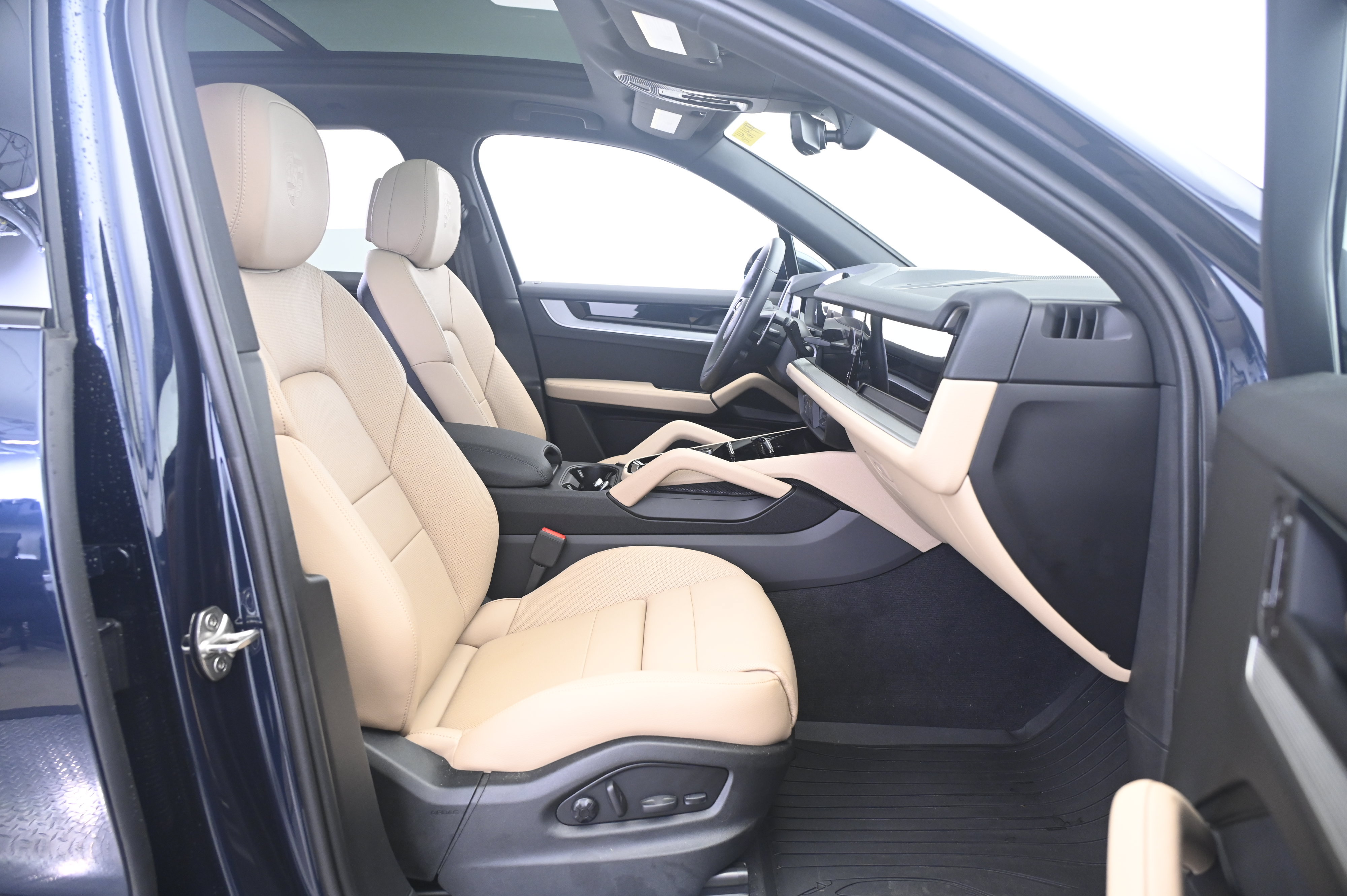 Certified 2026 Porsche Cayenne AWD/4WD image 23