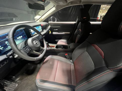 New 2026 Nissan Kicks SR w/ SR Premium Package FWD image 32