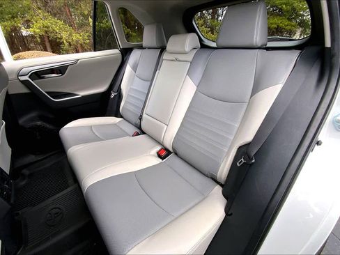 Used 2023 Toyota RAV4 Limited image 21