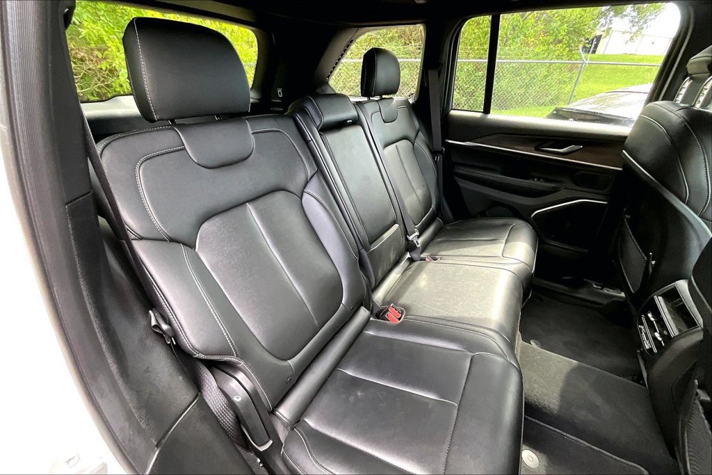 Used 2025 Jeep Grand Cherokee Limited 4xe AWD/4WD image 37