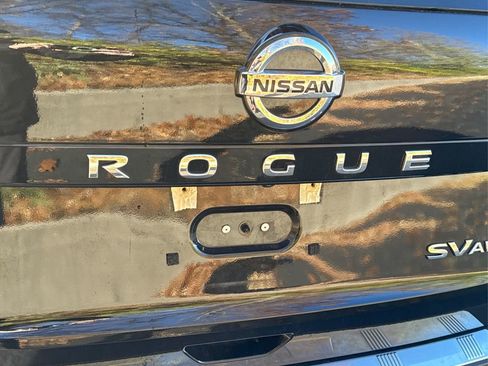 Used 2021 Nissan Rogue SV image 14