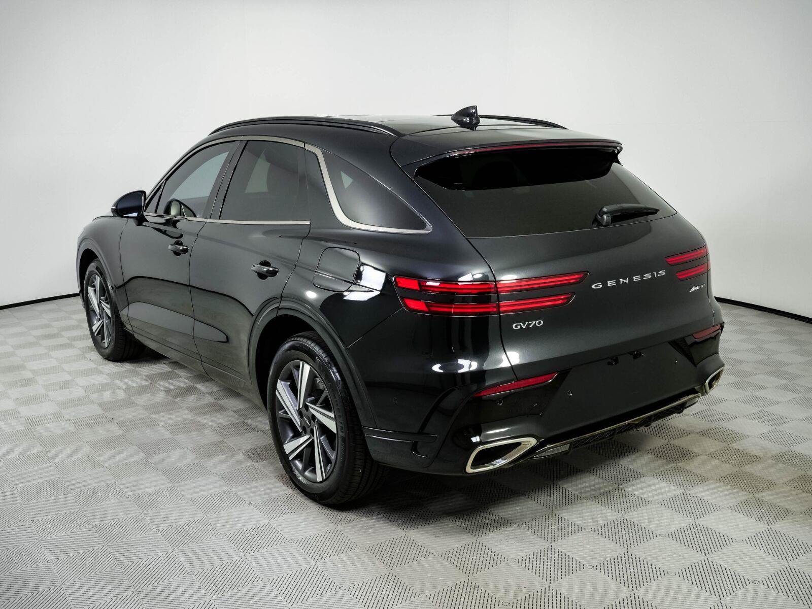 Used 2026 Genesis GV70 3.5T Sport Advanced AWD/4WD image 3