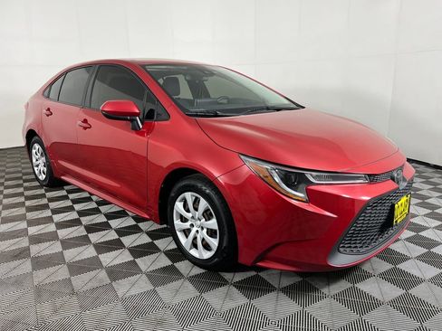 Used 2021 Toyota Corolla LE w/ Carpet Mat Package (TMS) image 3