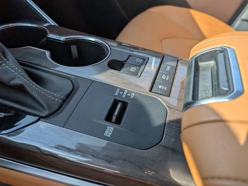 Used 2022 Toyota Highlander Platinum image 22