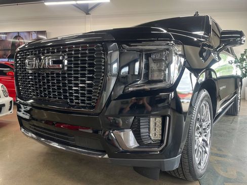Used 2023 GMC Yukon XL Denali Ultimate AWD/4WD image 3
