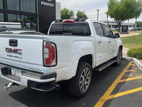 Used 2022 GMC Canyon Denali image 2