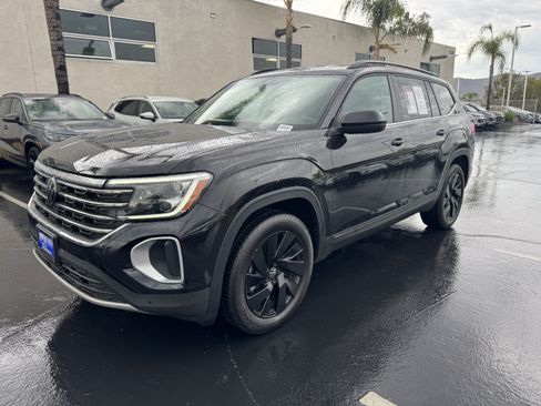 Certified 2024 Volkswagen Atlas SE FWD image 4