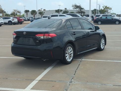 Used 2020 Toyota Corolla LE w/ LE Premium Package image 5