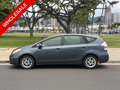 Used 2013 Toyota Prius V Five FWD image 2