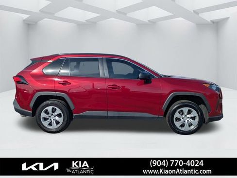 Used 2020 Toyota RAV4 LE FWD image 2