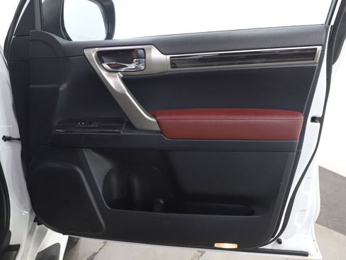 Used 2021 Lexus GX 460 Premium w/ Premium Package image 12
