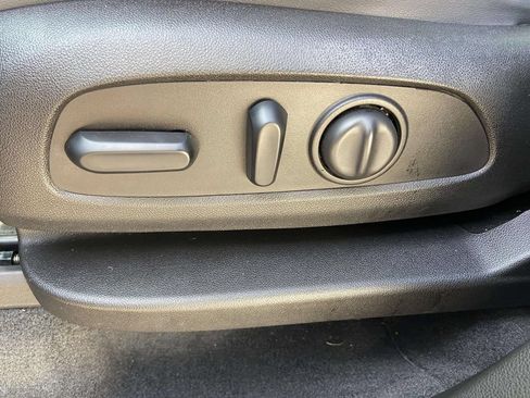 Used 2019 Buick Enclave Essence FWD image 31