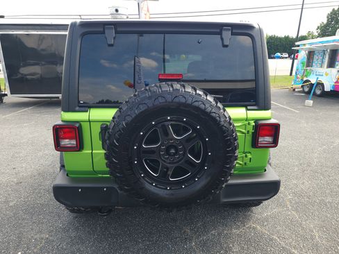 Used 2025 Jeep Wrangler Sport AWD/4WD image 5
