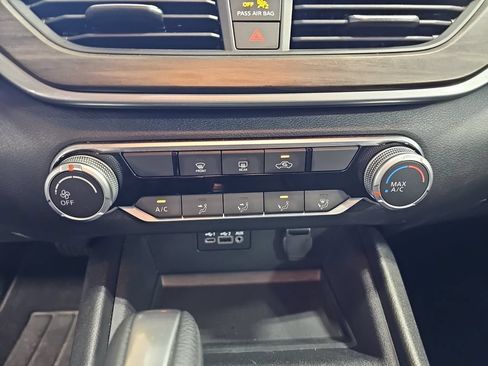 Used 2025 Nissan Altima 2.5 SV FWD image 20