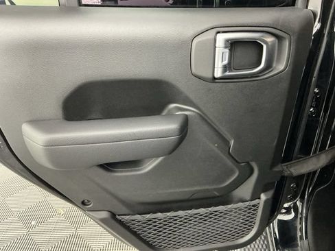Used 2024 Jeep Wrangler Unlimited Sport AWD/4WD image 9