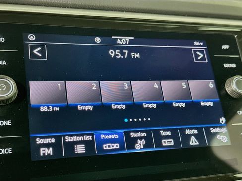 Used 2023 Volkswagen Atlas SE w/ Panoramic Sunroof Package FWD image 21