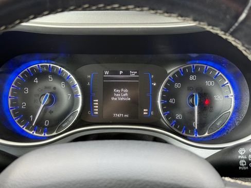 Used 2020 Chrysler Pacifica Touring w/ S Appearance Package FWD image 34