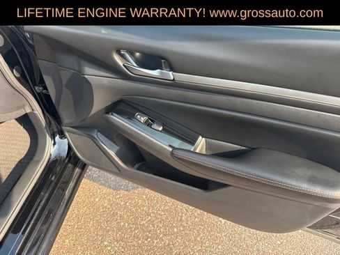 Used 2024 Nissan Altima 2.5 SR FWD image 32