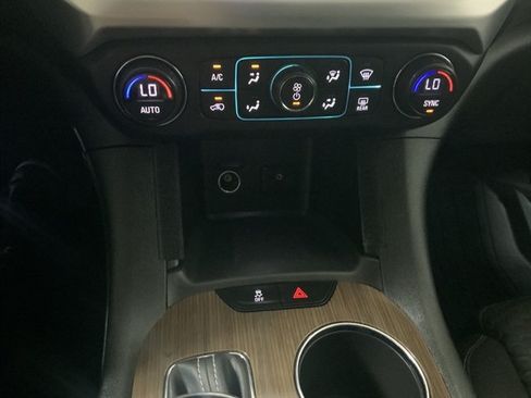 Used 2019 GMC Acadia SLE w/ LPO, Floor Liner Package AWD/4WD image 31