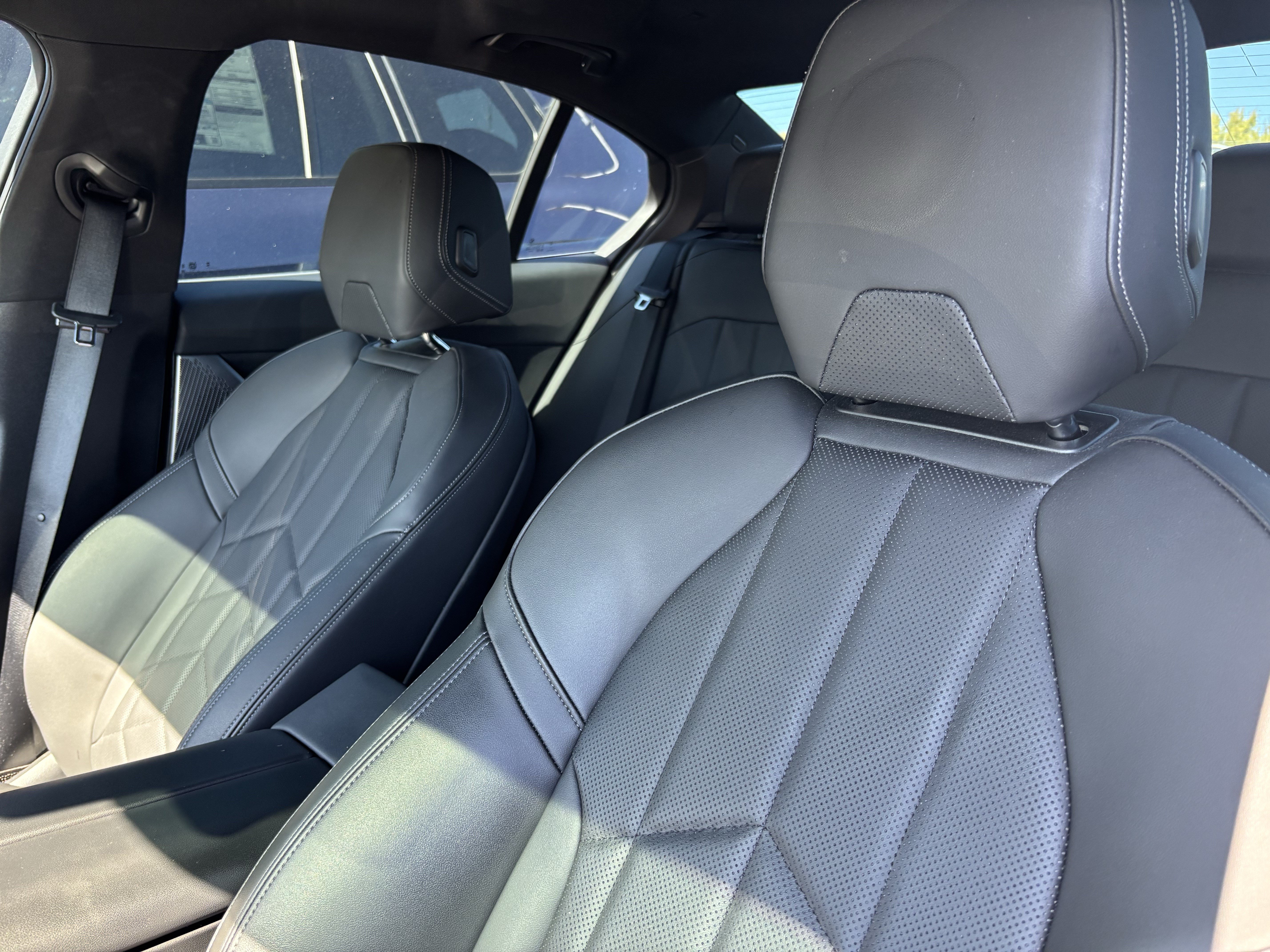 Used 2024 BMW i5 eDrive40i w/ M Sport Package RWD image 16