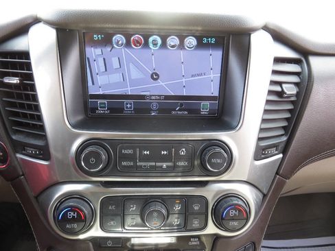 Used 2016 Chevrolet Suburban LT image 19