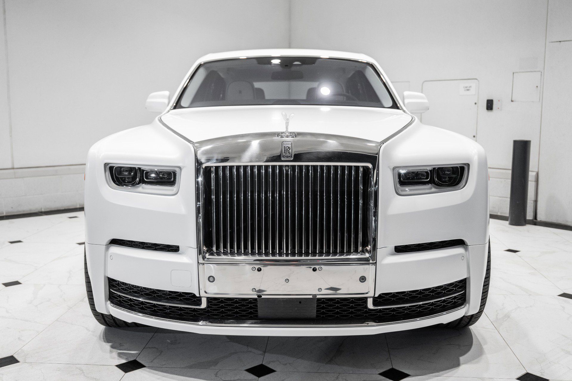 Used 2018 Rolls-Royce Phantom Sedan RWD image 4