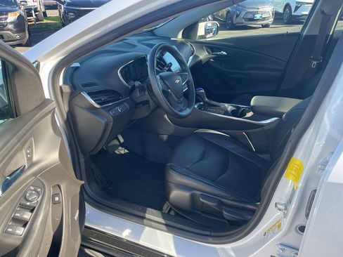 Used 2017 Chevrolet Volt Premier w/ Driver Confidence II Package image 17