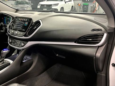 Used 2018 Chevrolet Volt LT w/ Comfort Package image 19