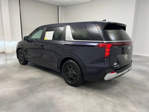 Used 2025 Kia Carnival image 5