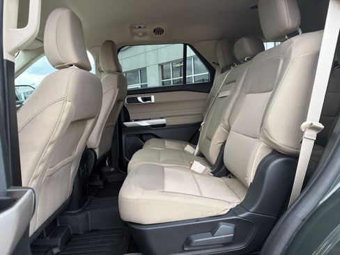 Used 2023 Ford Explorer XLT image 19