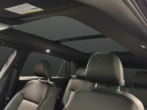 Used 2021 Volkswagen Atlas Cross Sport SEL R-Line w/ Luggage Net & Mats Package AWD/4WD image 12