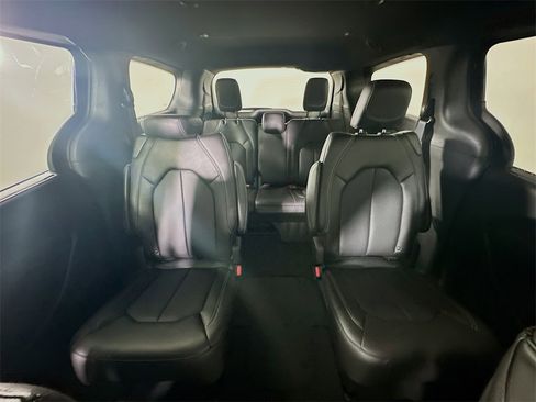 New 2026 Chrysler Pacifica Select image 10